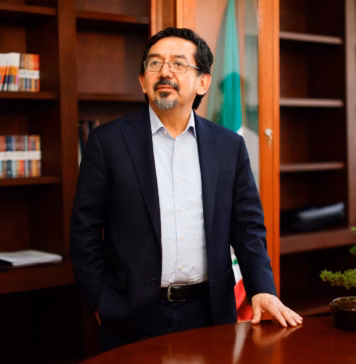 Arturo Chávez evita cuestionamientos por licitación de credenciales del INE; su firma aparece en contrato millonario