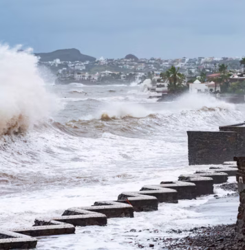Rachel mantiene fuertes vientos y oleaje de hasta 6 metros en Baja California Sur